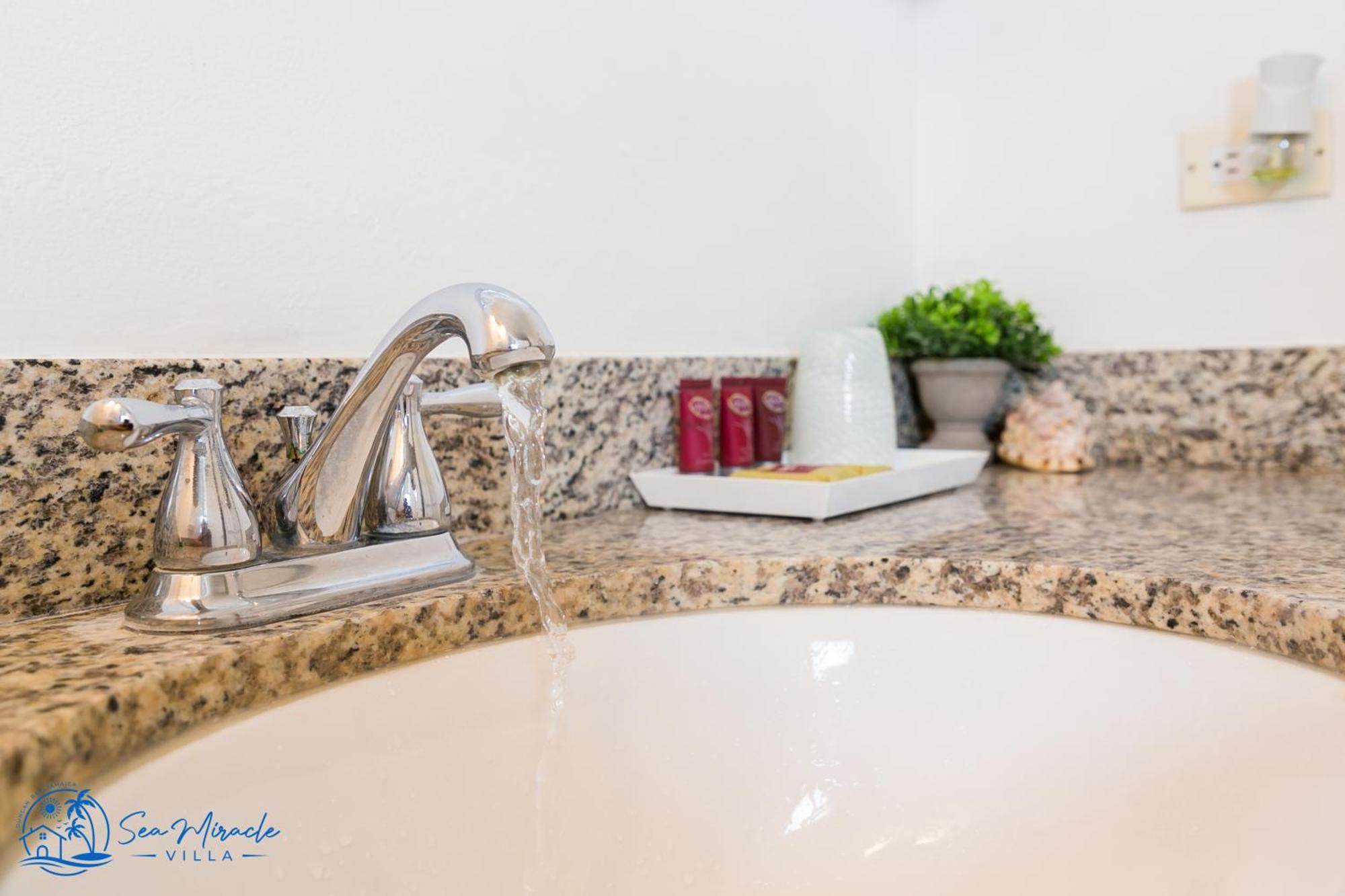 Sea Miracle Villa/Beach Cottage Silver Sands Esterno foto